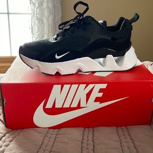 New Nike RYZ 365 II! Perfect for athletic outfits or casual street wear!